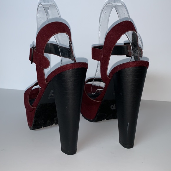 Delicious Platform Heels - Picture 4 of 6